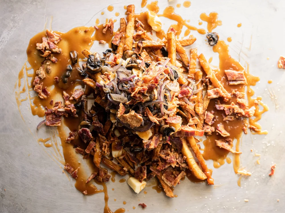 Poutine Cochonne Gambrinus — cuisine bistronome avec ingrédients locaux